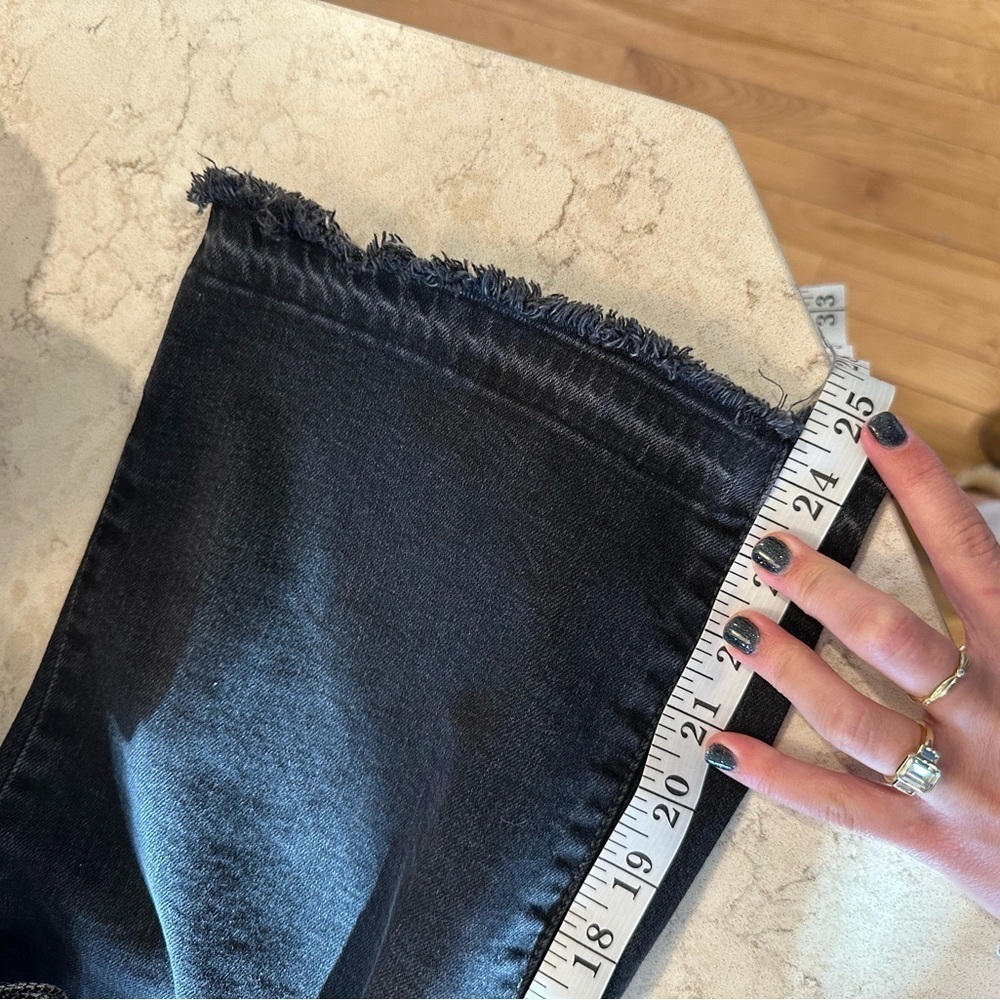 Cropped Black Levi’s Jeans - Picture 6 of 6